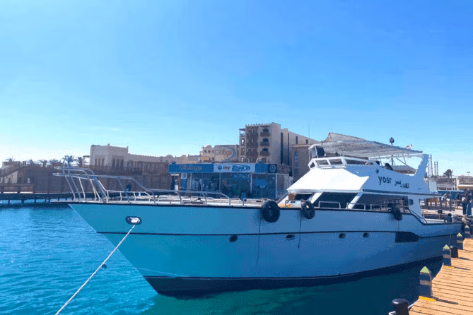 Яхта Yosr